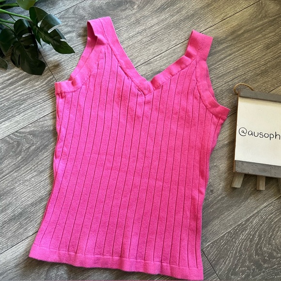 Hillard & Hanson Pink Knit V-Neck Ribbed Sleeveless Top. Size S - Picture 2 of 6